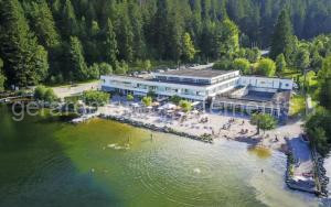 Appart'Hôtel LIDO au bord de l'eau à Gérardmer