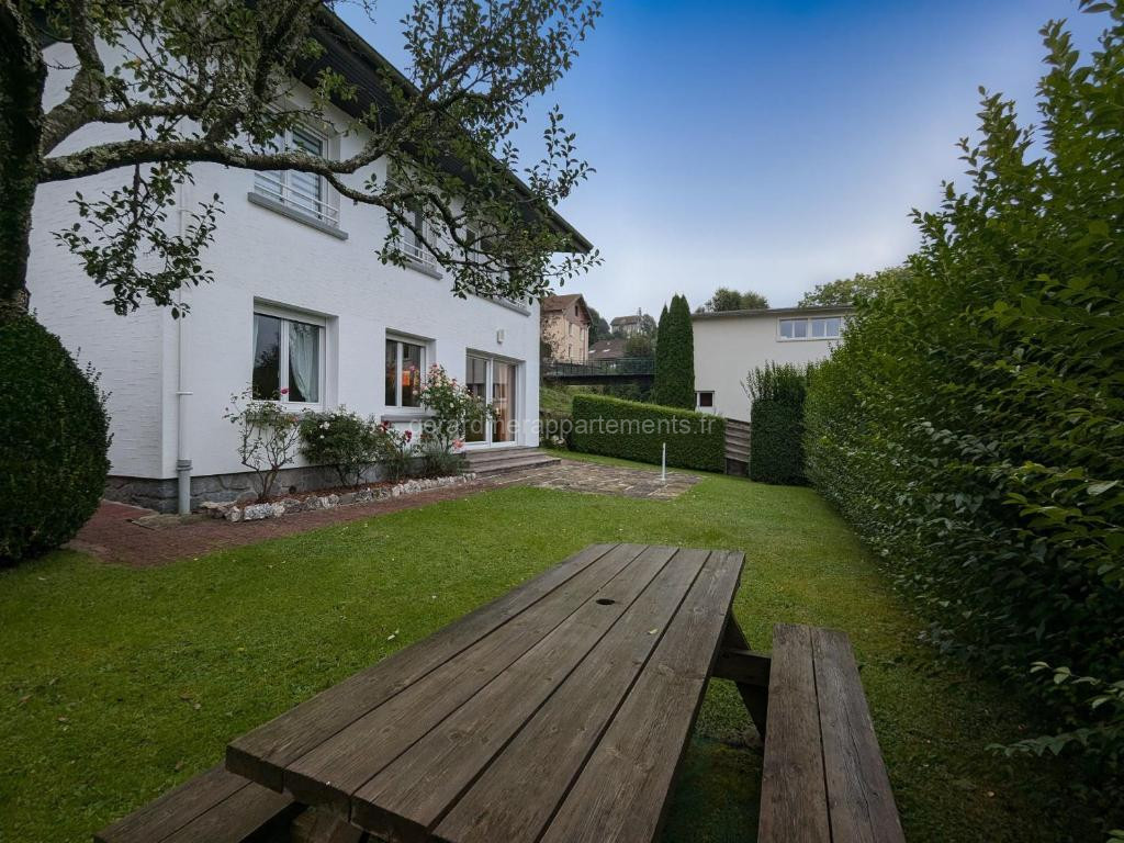Photo de Gîte cosy au cœur de Gérardmer avec jardin et terrasse - FR-1-589-670