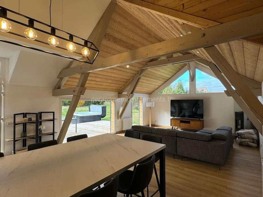 Photo de La Flânerie, spacieux loft au calme avec jacuzzi