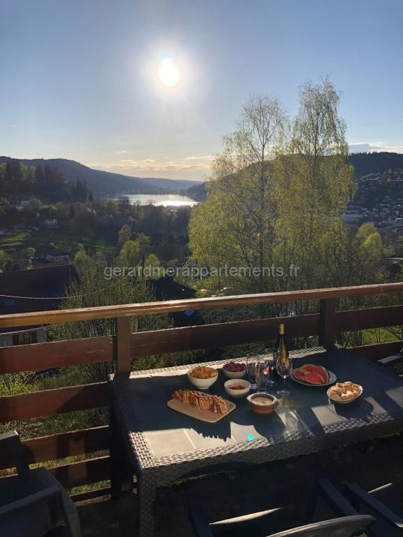 photo de F3 Superbe vue lac, grand balcon, ambiance nature
