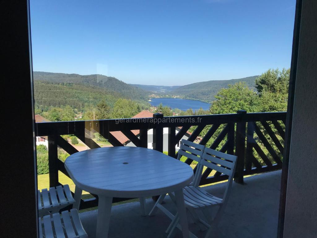 Photo de Les Loges du Lac - Appartement avec Terrasse