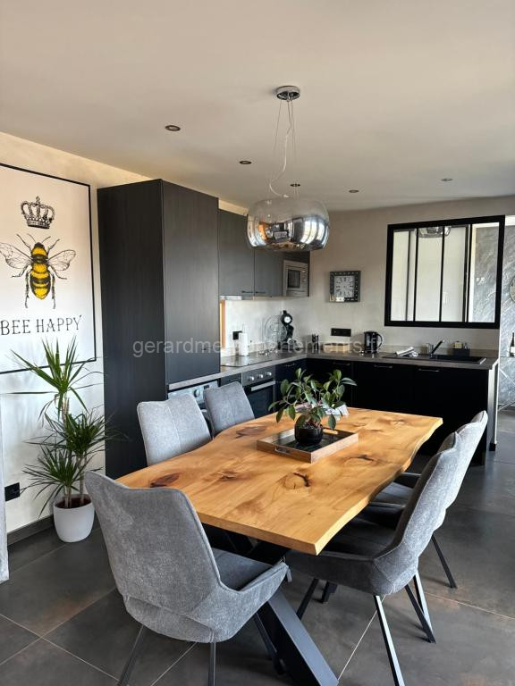 Photo de La reine appartement pour deux personnes avec magnifique vue et jacuzzi