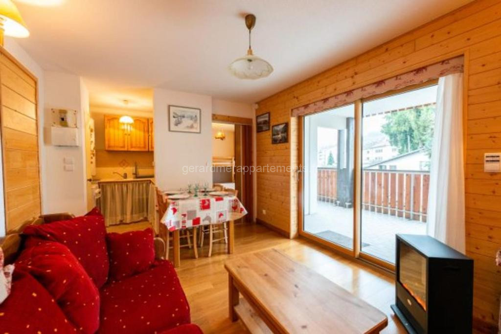 Photo de Warm 29m with balcony and lake view