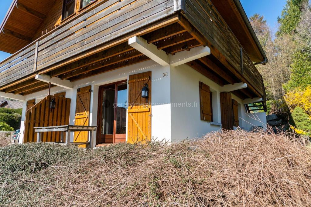 photo de Cosy and exotic apartment - view on the lake
