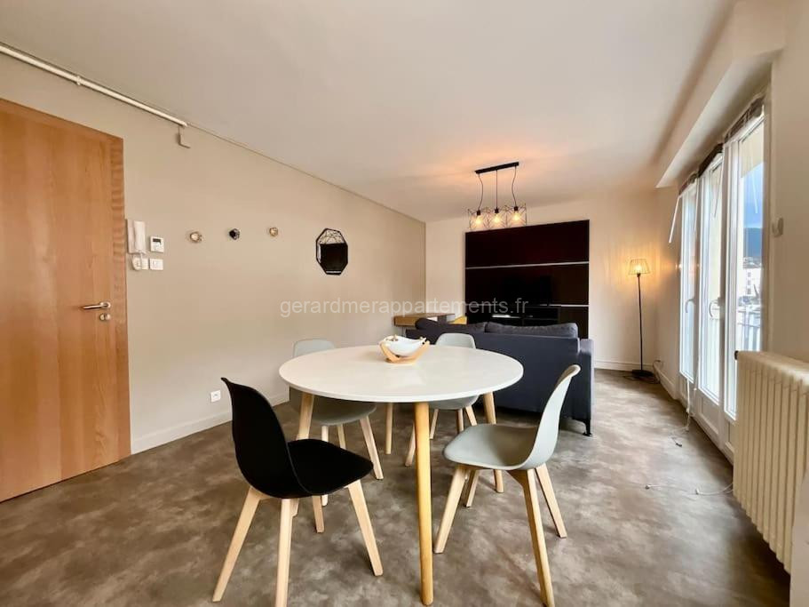 Photo de Les Violettes, bel appartement au centre-ville