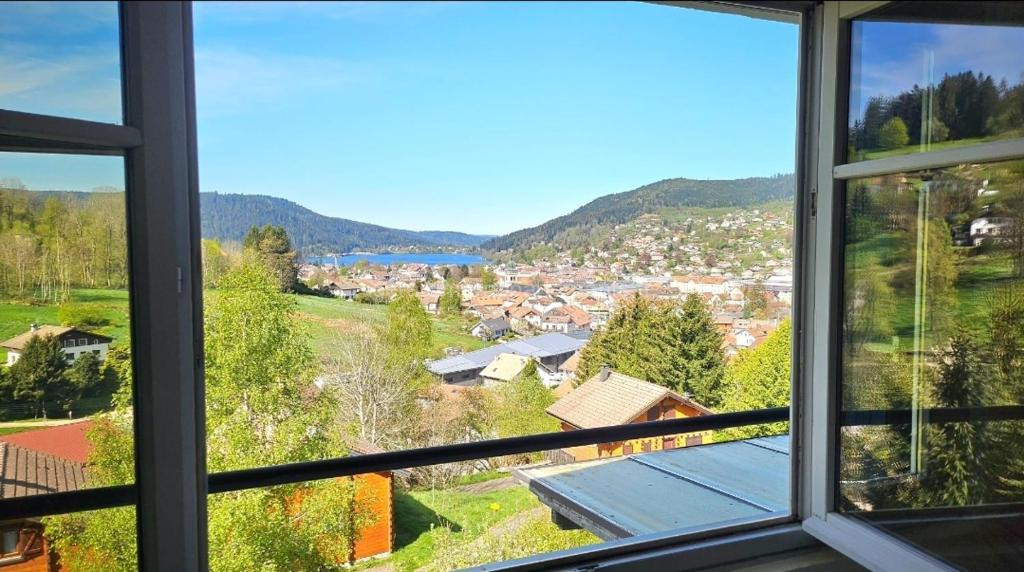 Photo de l'appartement F2 avec vue sur le lac à Gérardmer