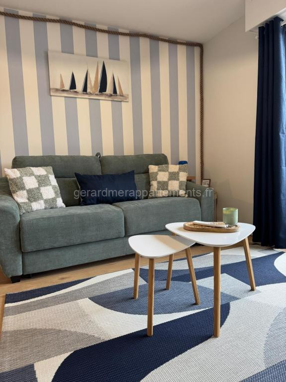 Photo de Le Bleu Marine, grand studio au calme, à 2 pas du lac !