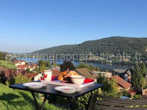 Appartement cosy - grande terrasse pleine vue lac à Gérardmer