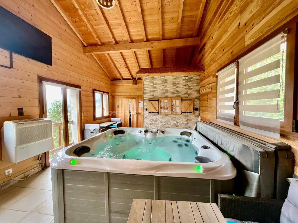 Photo de Chalet La Roche Gauthier - SPA, sauna & vue lac