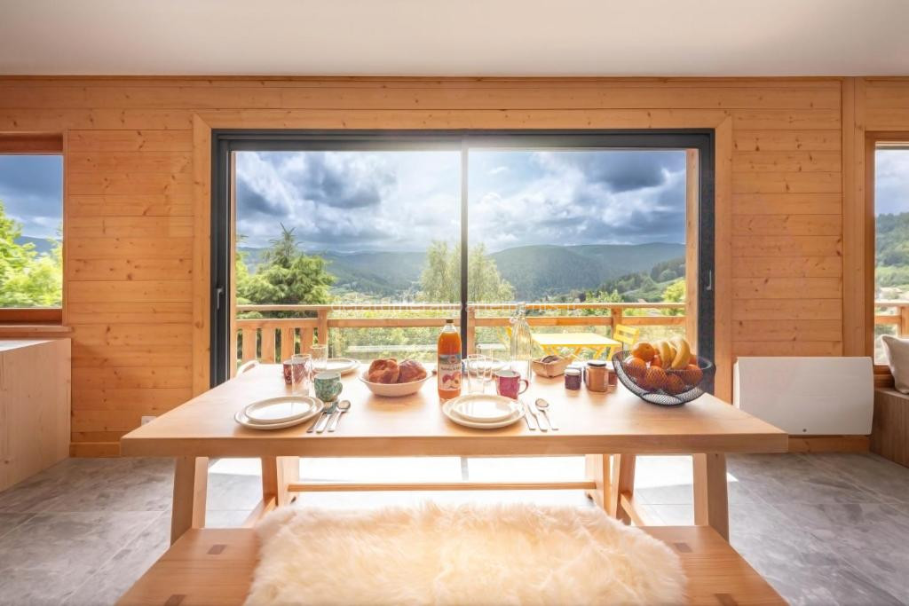 Photo du Chalet Les Genêts avec vue sur le lac