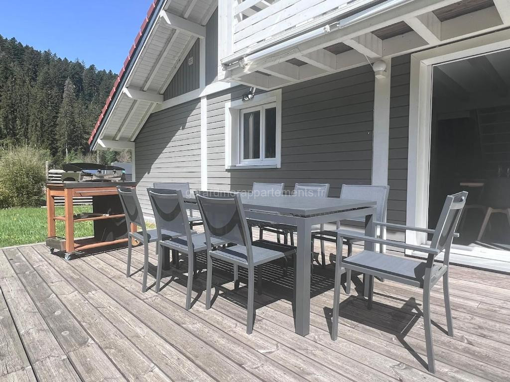 Photo de Le Vertpheny, Chalet calme et coszy à 500 m du lac