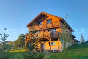 L'Eclipse -12p, vue lac au pied des pistes et SPA à Gérardmer