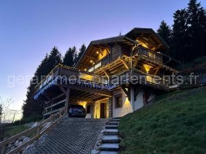 Chalet Aconit, terrasse panoramique avec jacuzzi et sauna à Gérardmer