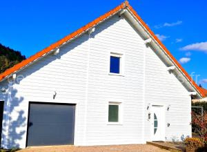 CHALET RÉCENT - BILLARD - BABYFOOT - PING PONG - MINI GOLF - WIFI - JARDIN - TERRASSE - 4 CHAMBRES - 2 à 8 PERSONNES à Gérardmer