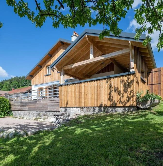 Photo de La Chaume des Xettes / 10-14 pers SPA - Vue Lac