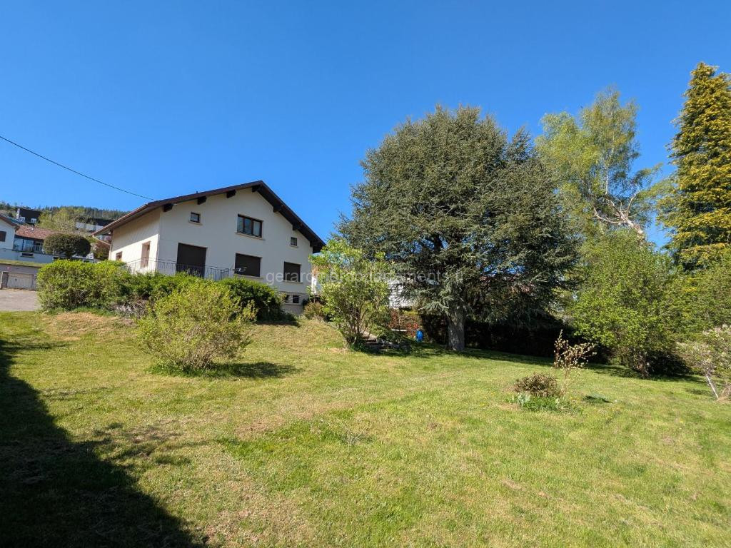 Maison à Gérardmer avec vue sur montagnes, garage et jardin