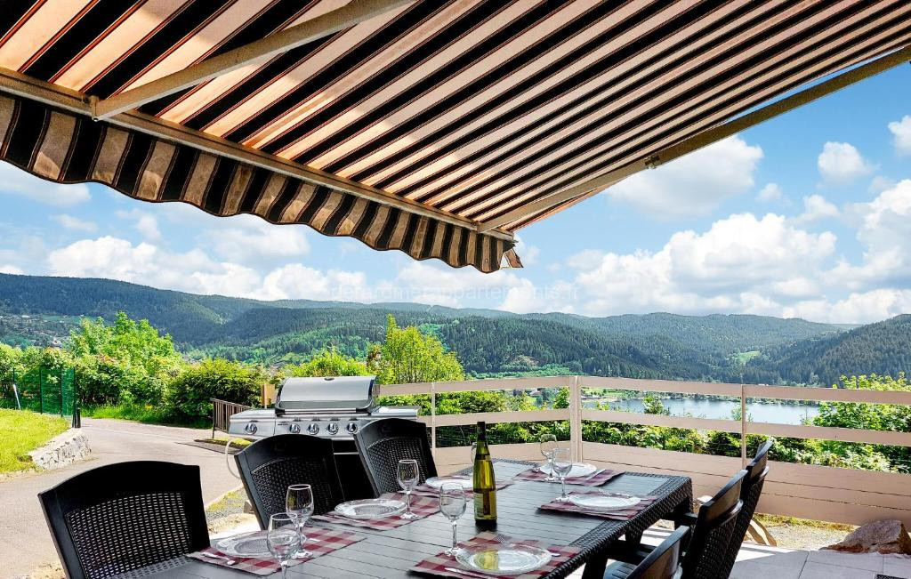 Photo de Lovely Home In Gérardmer With Kitchen
