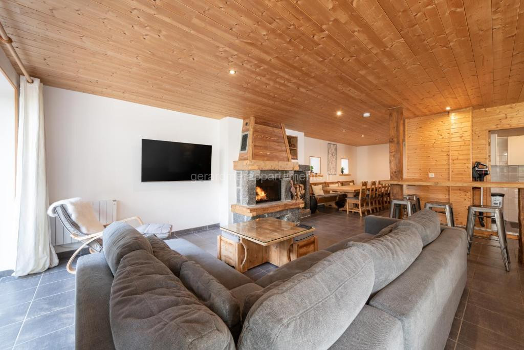Photo de La Charbonnière, grand gîte haut-de-gamme avec jacuzzi et sauna