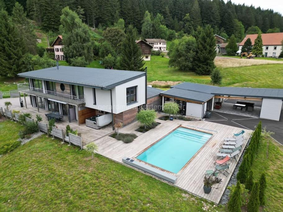 Photo de Villa 4 Saisons, avec piscine chauffée et jacuzzi
